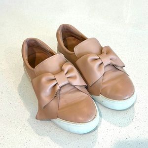 J-Slides bow shoes